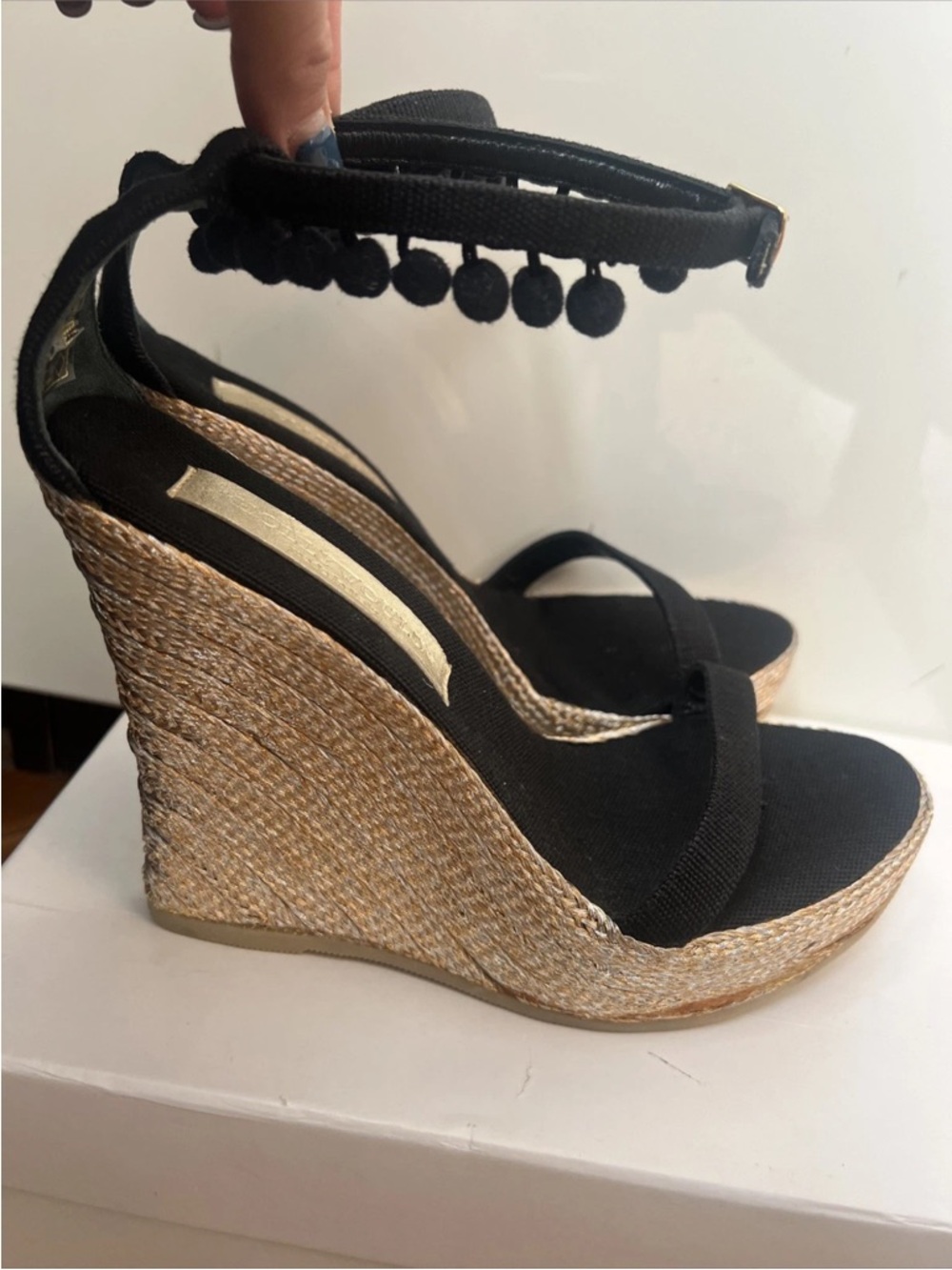 Ladies Hollywould Sandals Wedge Black Gold Size 39.5 9.5 USA Made In Italy